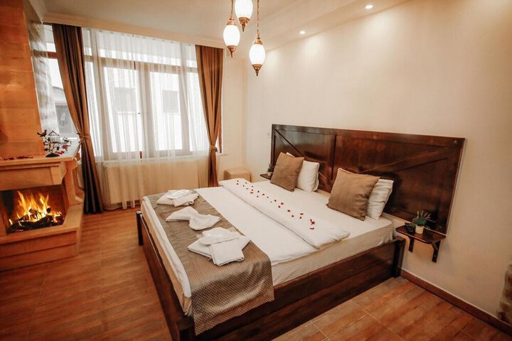 Room 4 of 37