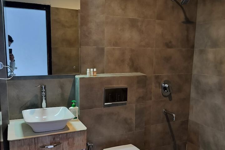Room 15 of 25