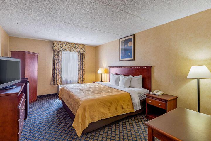 Standard Room, King or Two Doubles (4 of 8)