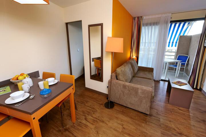 Room 10 of 14