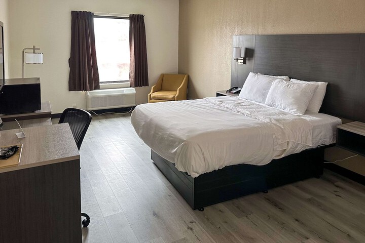 Room 4 of 10