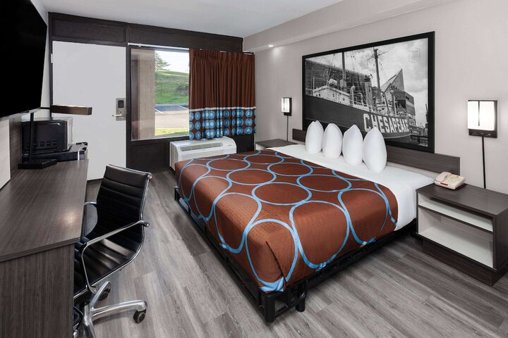 1 King Bed (8 of 15)