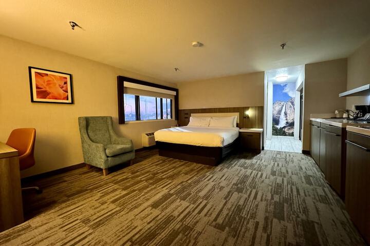 Standard | King Bed (5 of 23)