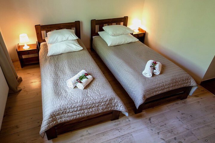 Room 2 of 40