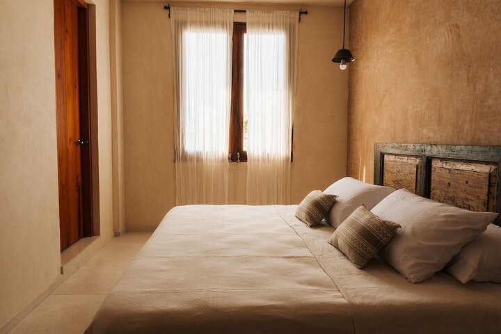 Room 8 of 83