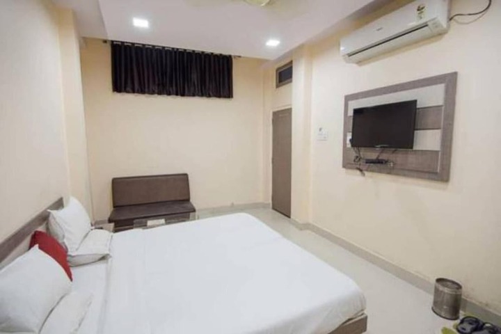 Room 4 of 11