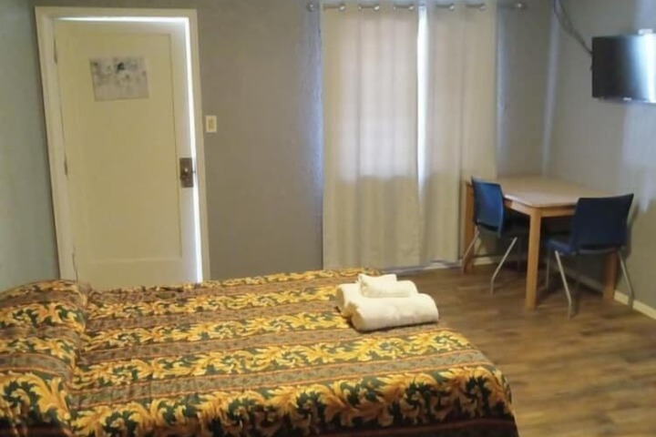 Room 11 of 19