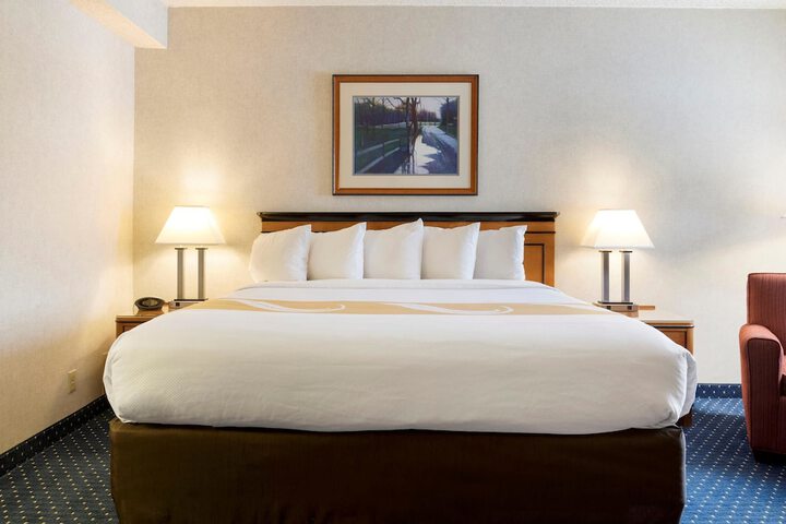 1 King Bed (1 of 6)