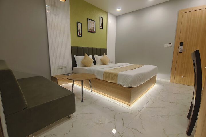 Room 10 of 17