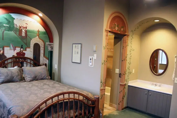 Room 3 of 8