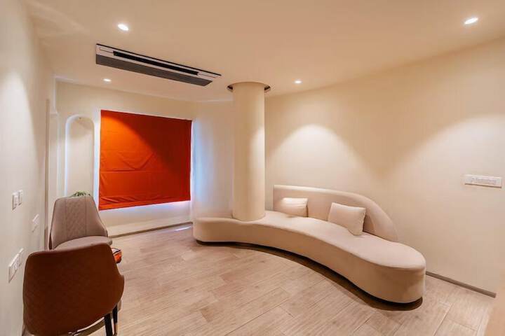 Room 12 of 25