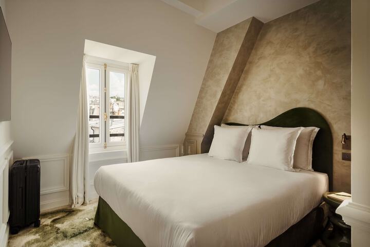 Room 11 of 62