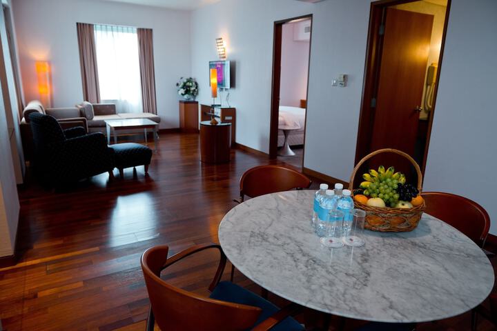 Room 9 of 40