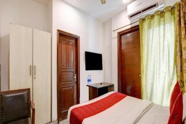 Room 13 of 20