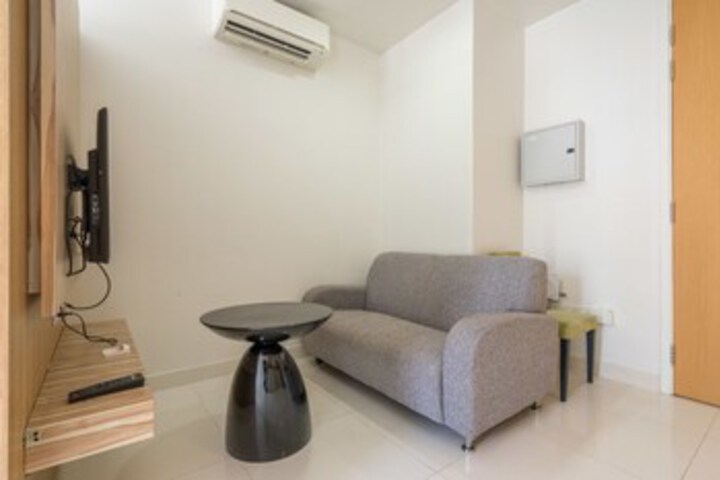 Room 8 of 12