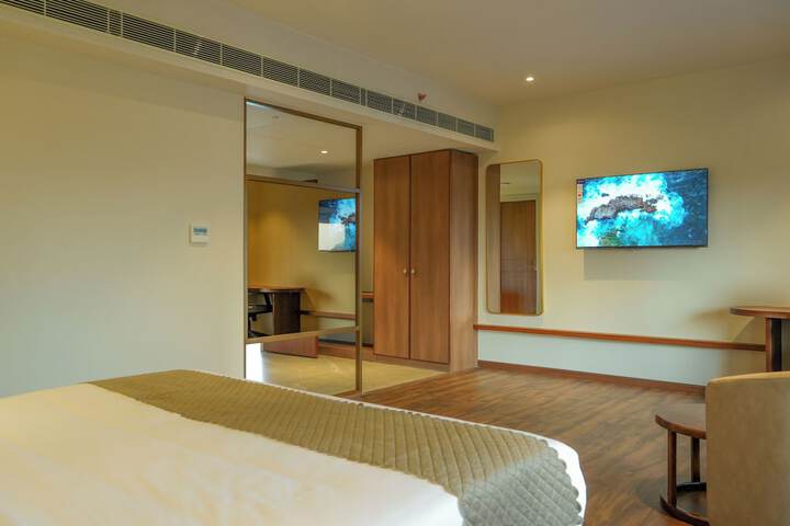 Room 6 of 11