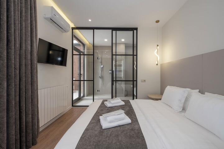 Room 11 of 31