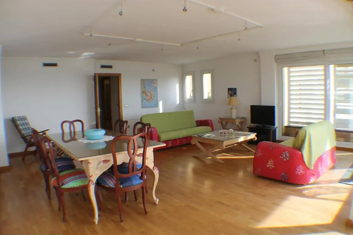 Room 12 of 24