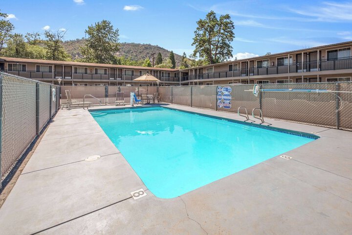 Pool 22 of 27