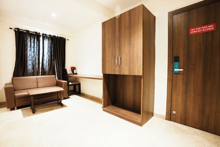 Room 33 of 48