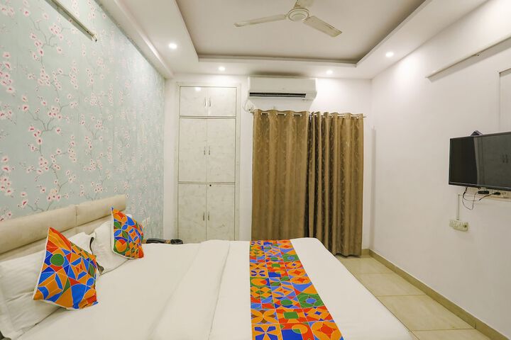Room 16 of 30
