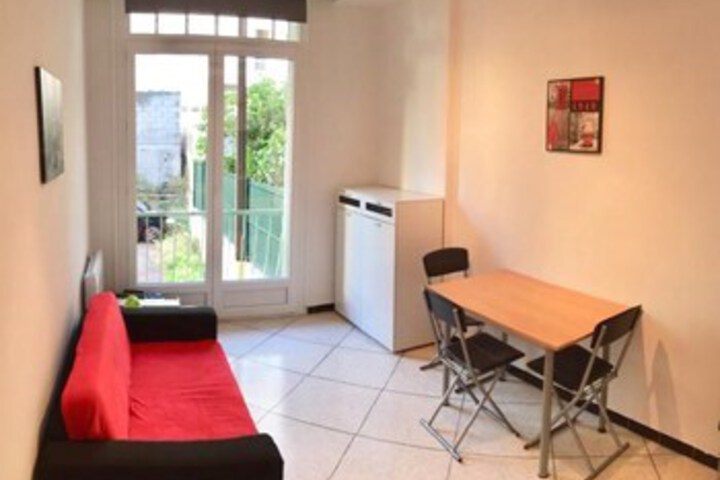 Room 5 of 10
