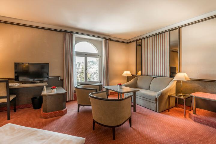 Room 44 of 146