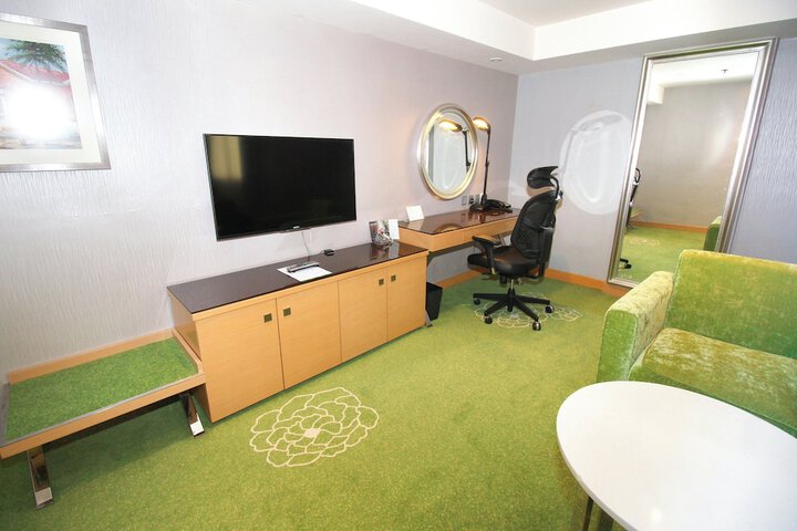 Room 33 of 85