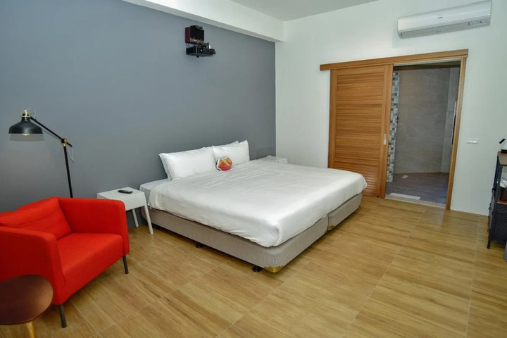 Room 2 of 9