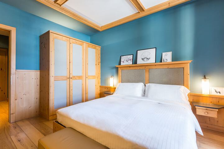 Room 10 of 83