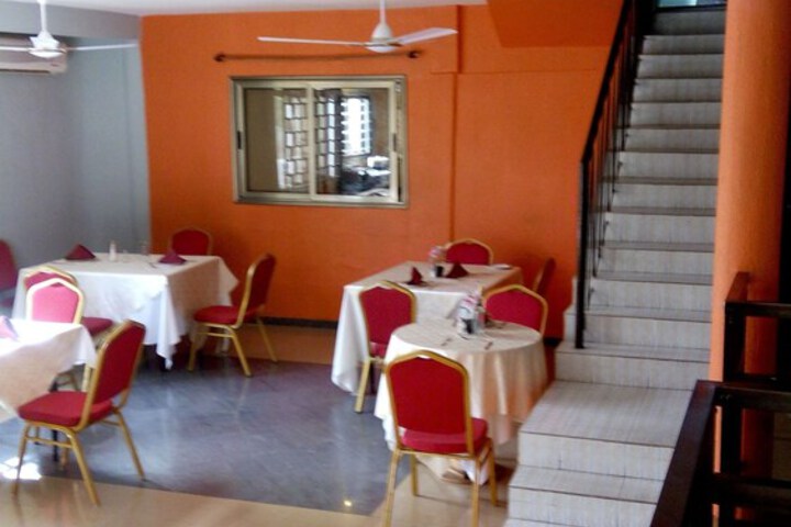 Dining 10 of 16