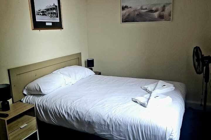 Room 6 of 28