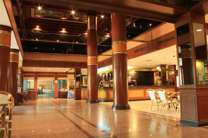 Entrance & Lobby