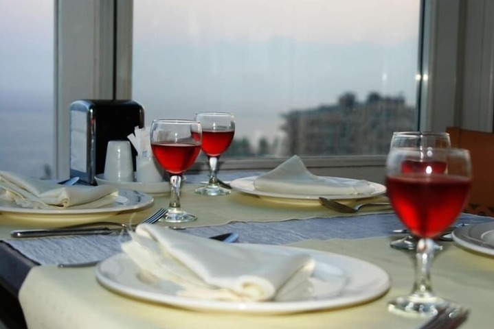 Dining 23 of 26