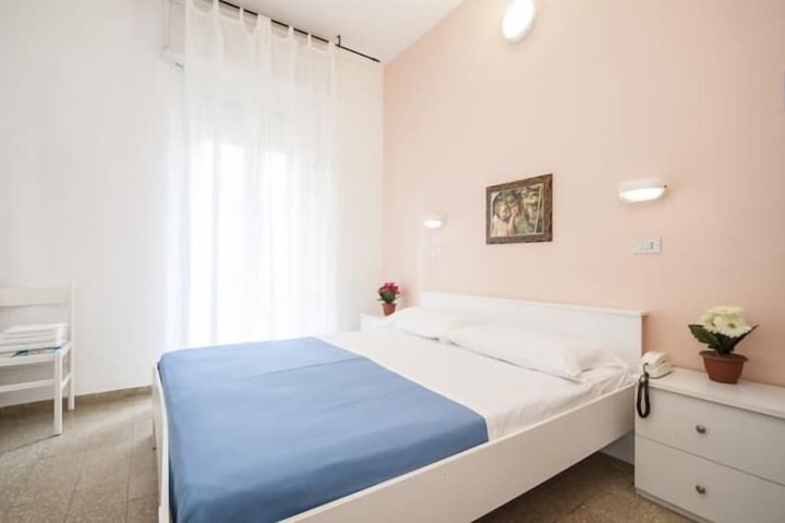 Room 9 of 39