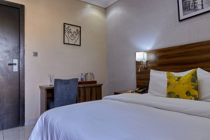 Room 20 of 37