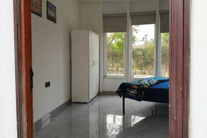Room 8 of 34