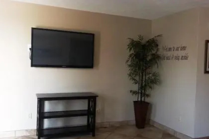 Room 8 of 13
