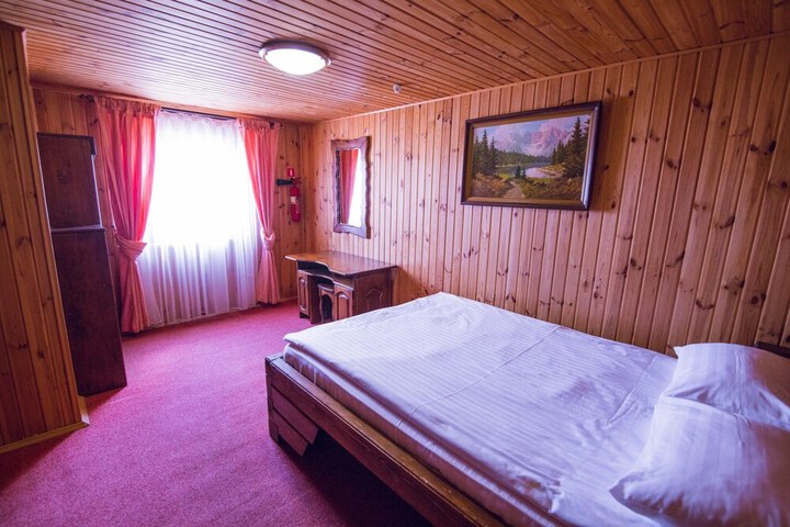 Room 9 of 66