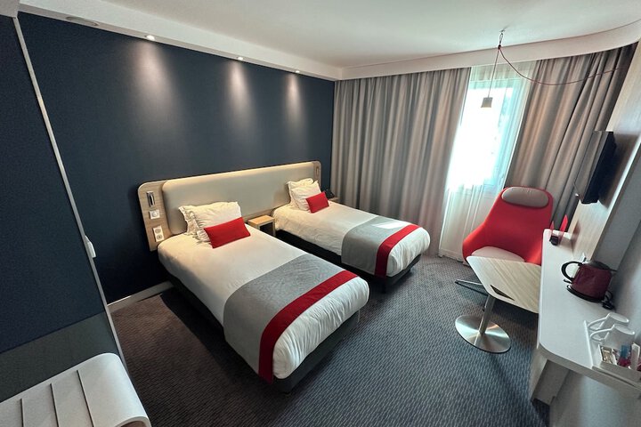 Room 28 of 85