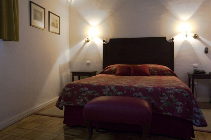 Room 6 of 14