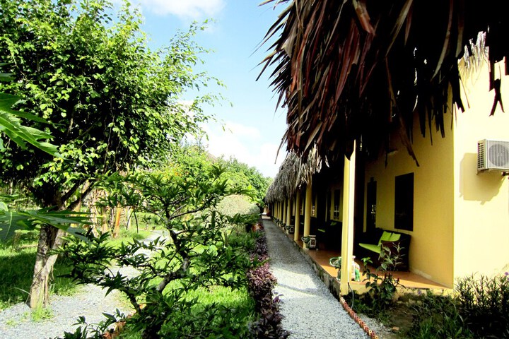 Hotel Exterior 102 of 109