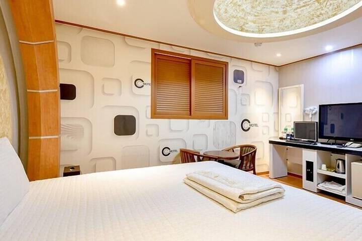 Room 5 of 20