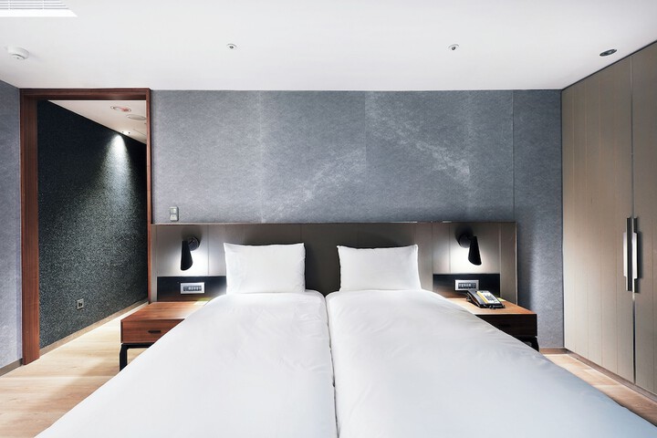 Room 16 of 72