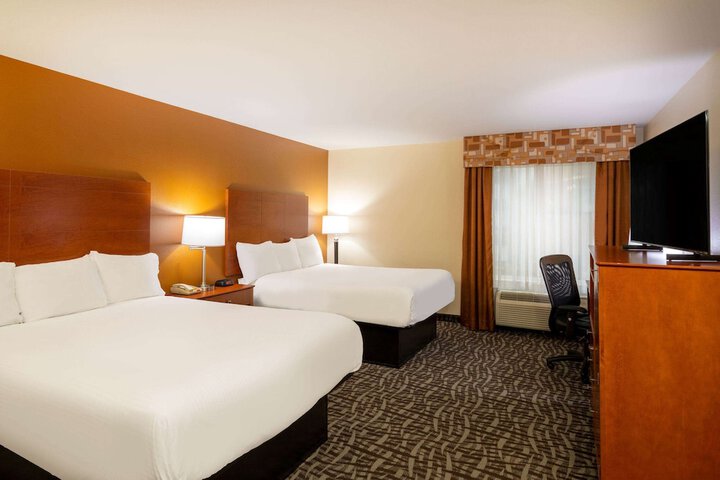 2 Queen Beds (6 of 6)