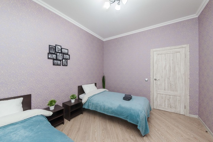 Room 7 of 42