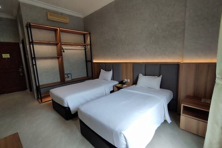 Room 13 of 49