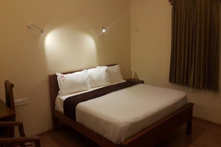 Room 4 of 12