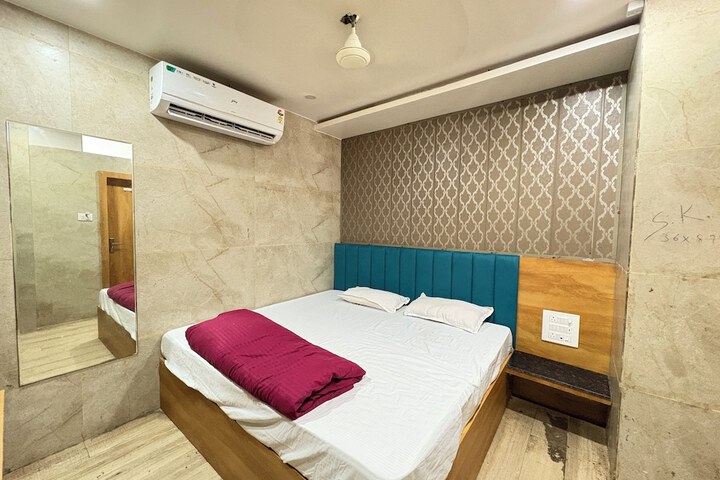Room 6 of 10