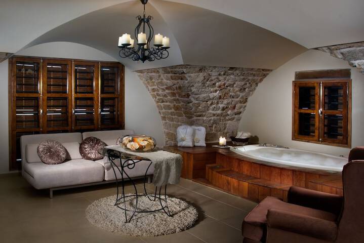 Room 13 of 23
